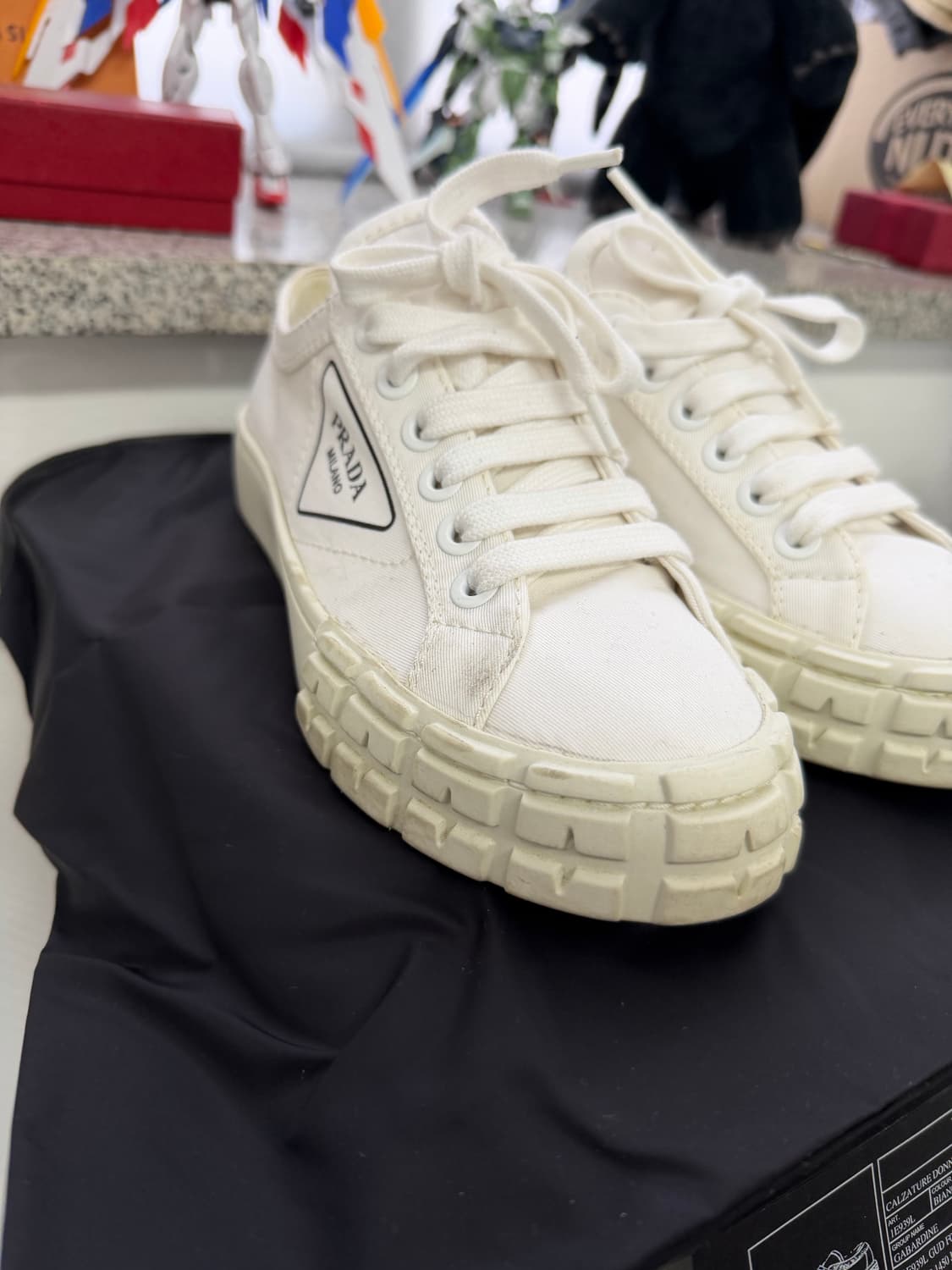 정품) 프라다 개버딘 스니커즈 화이트 37 풀구성 상품이미지3