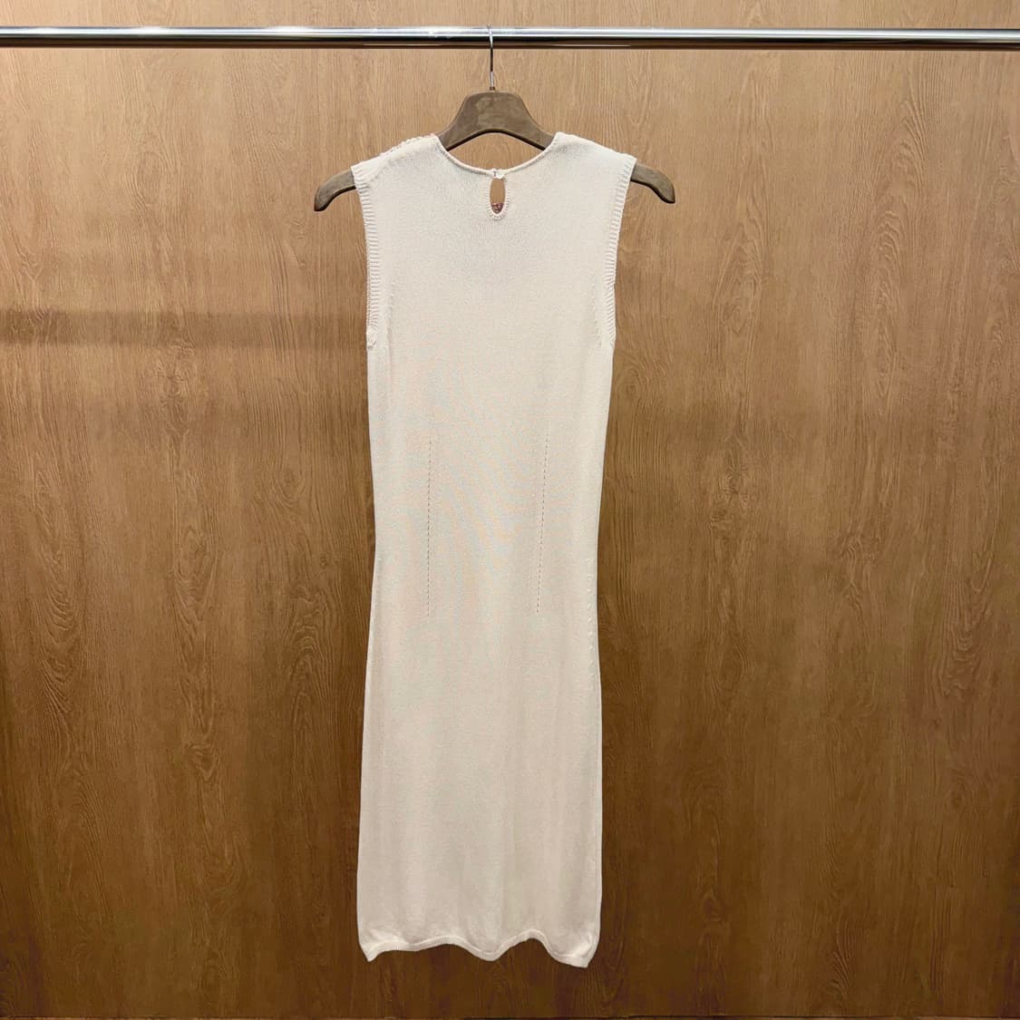 겐조 라운드넥 니트 슬리브리스 원피스 자수 크로셰 키홀 디테일 베이지 상품이미지3