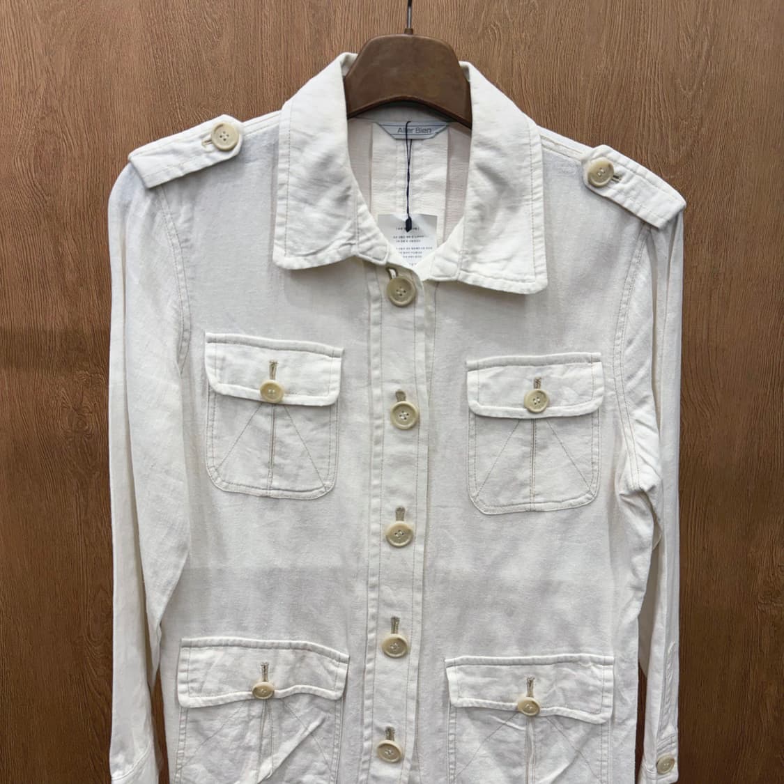 JPN 자켓 어깨 견장 플랩 포켓 허리 절개 디테일 레귤러핏 아이보리 상품이미지4