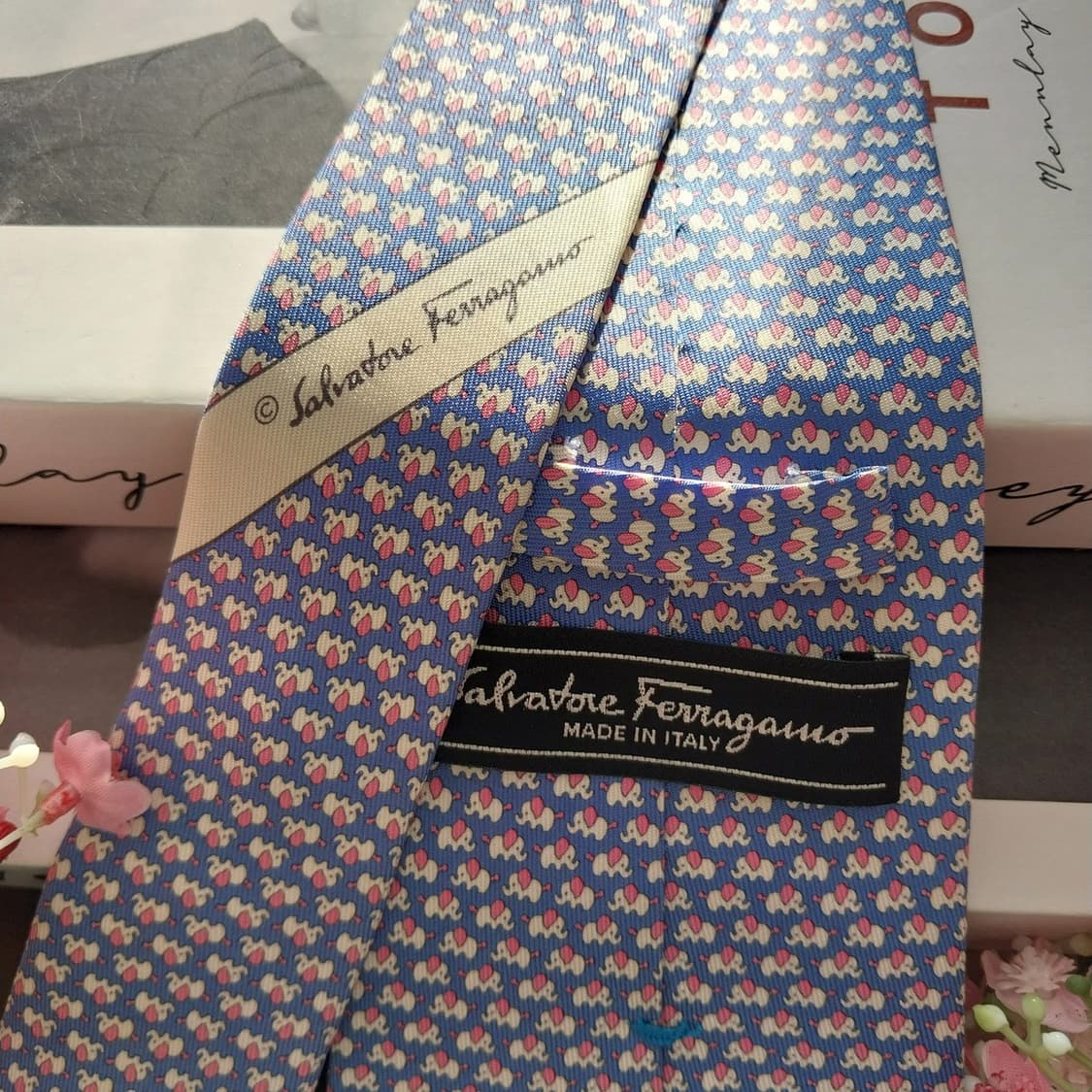 페라가모 실크 블루 코끼리 패턴 넥타이 9cm A+등급 K1405
 상품이미지6