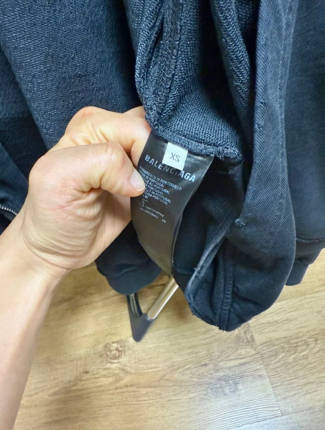 발렌시아가 테이프 타입 후드 집업 페이드 블랙 팝니다 상품이미지5