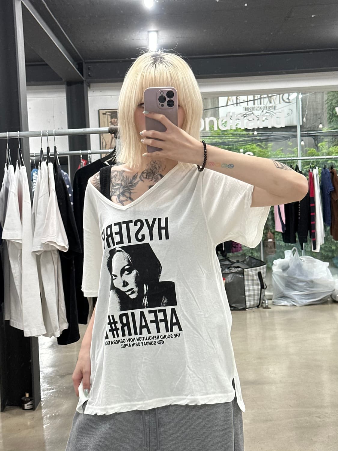히스테릭 글래머 브이넥 오버사이즈 히스걸 블랙 프린팅 반팔 티셔츠 상품이미지1