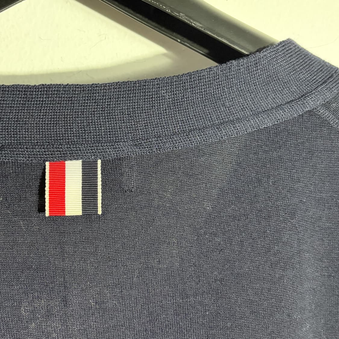 톰브라운 네이비 브이넥 가디건 (무료배송) 상품이미지6