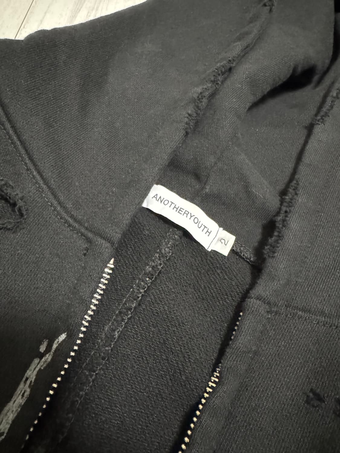 어나더유스 데미지드 크롭 집업 후디 블랙 2사이즈 상품이미지2