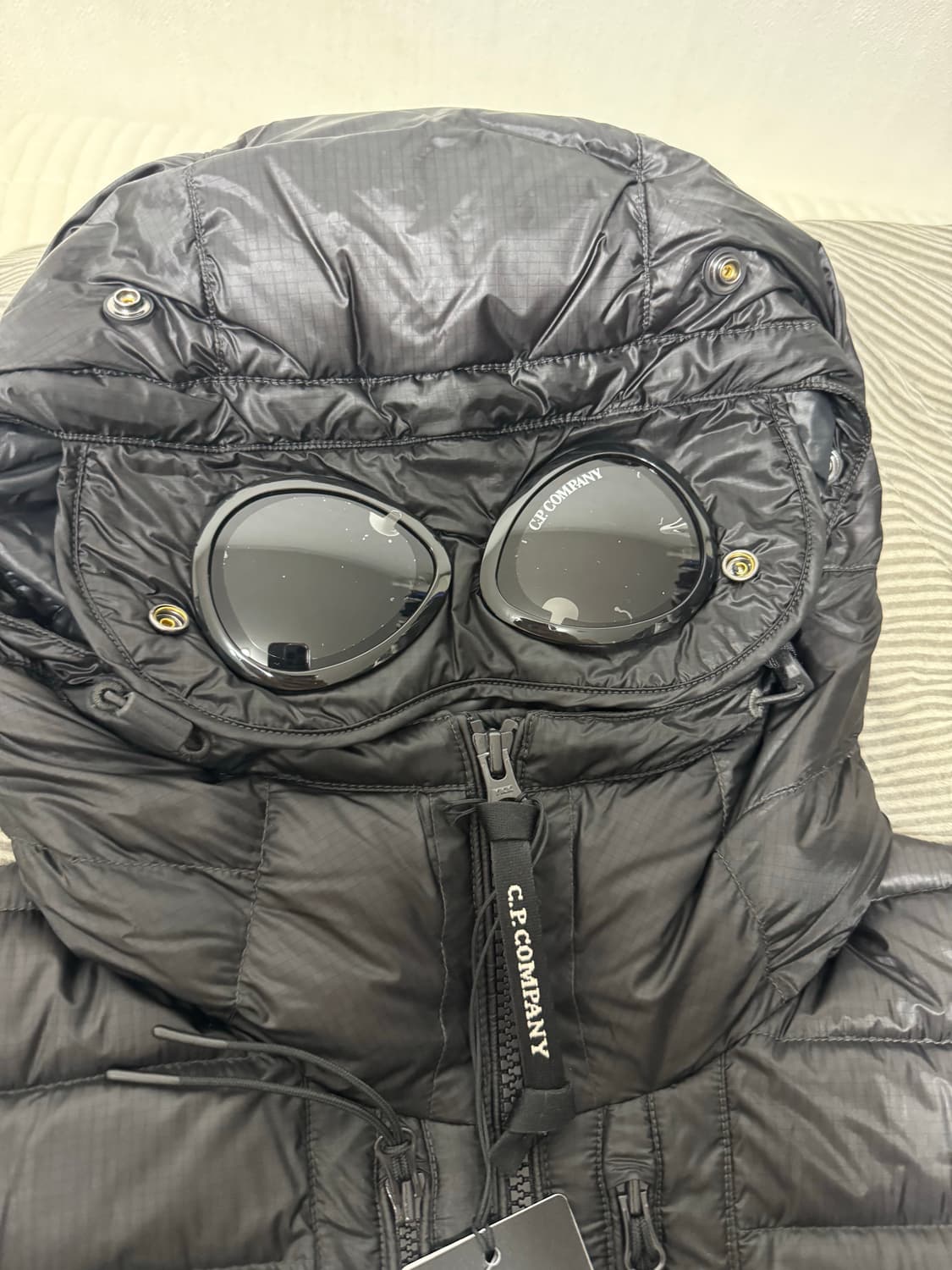 Cp컴퍼니 dd쉘 경량패딩 s 블랙 상품이미지3