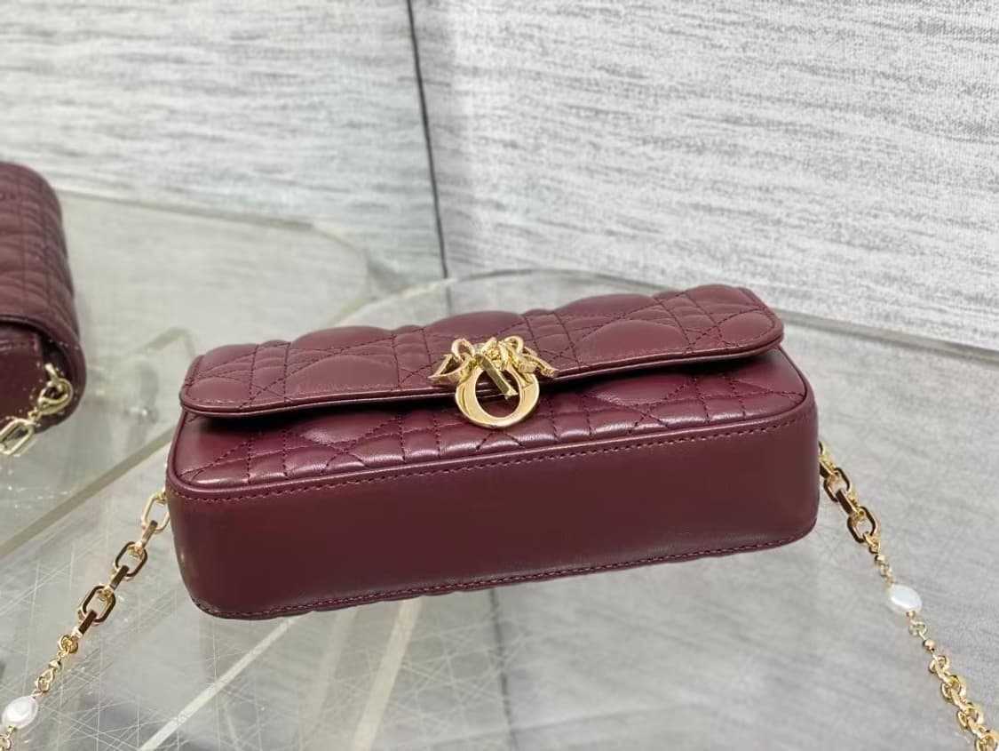 디올 크로스 백시그니처 넝쿨 체크로 클래식한 레터링 참장식
 상품이미지7