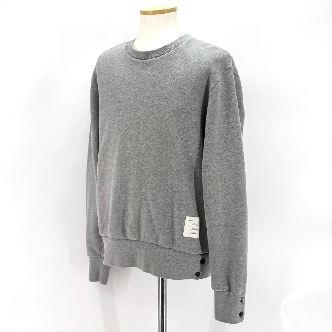 [2사이즈] 톰브라운 백삼선 맨투맨 그레이 (MJT085A) 상품이미지6