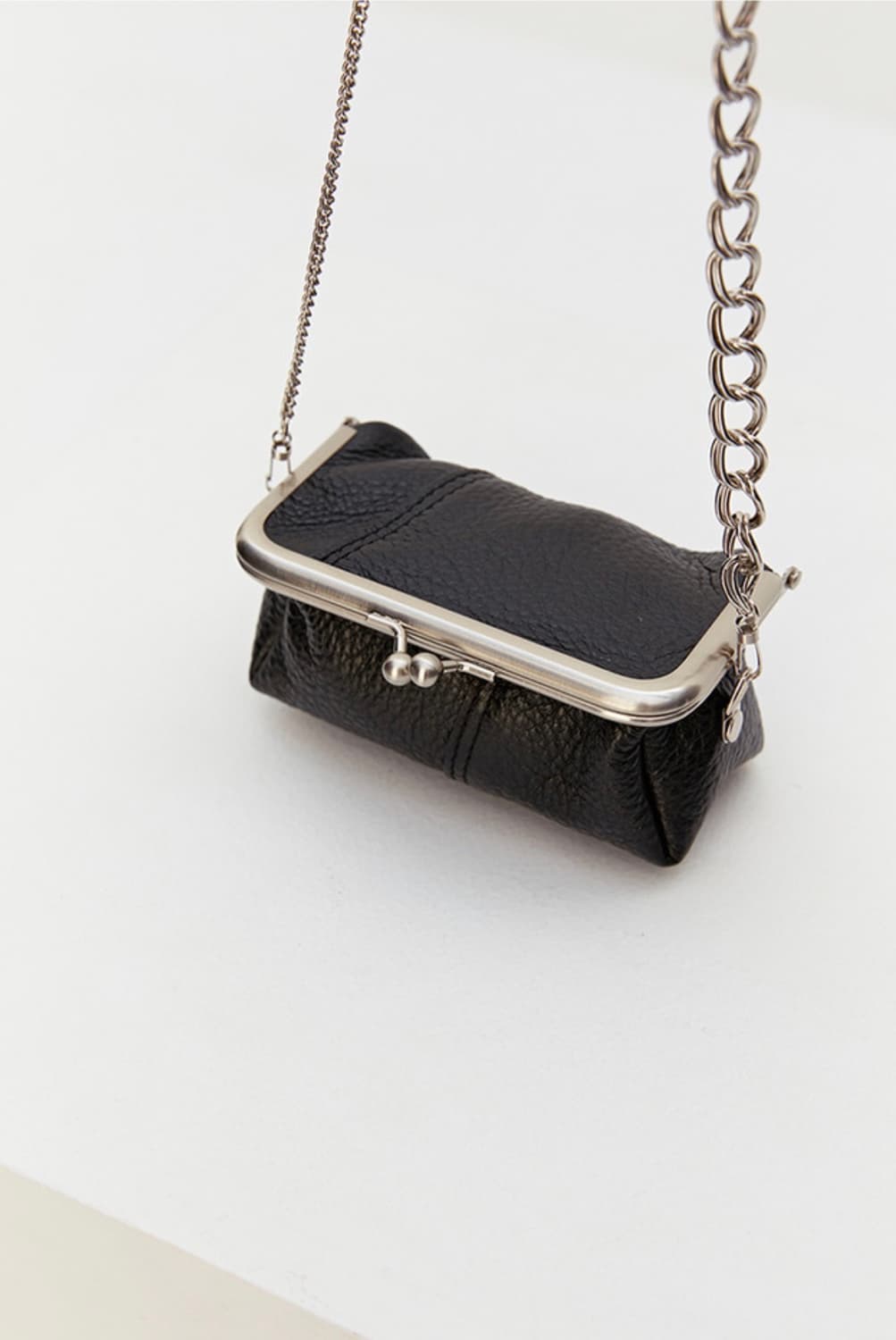 ZISOO 폴딩 프레임(블랙) 천연 소가죽 미니백 상품이미지4