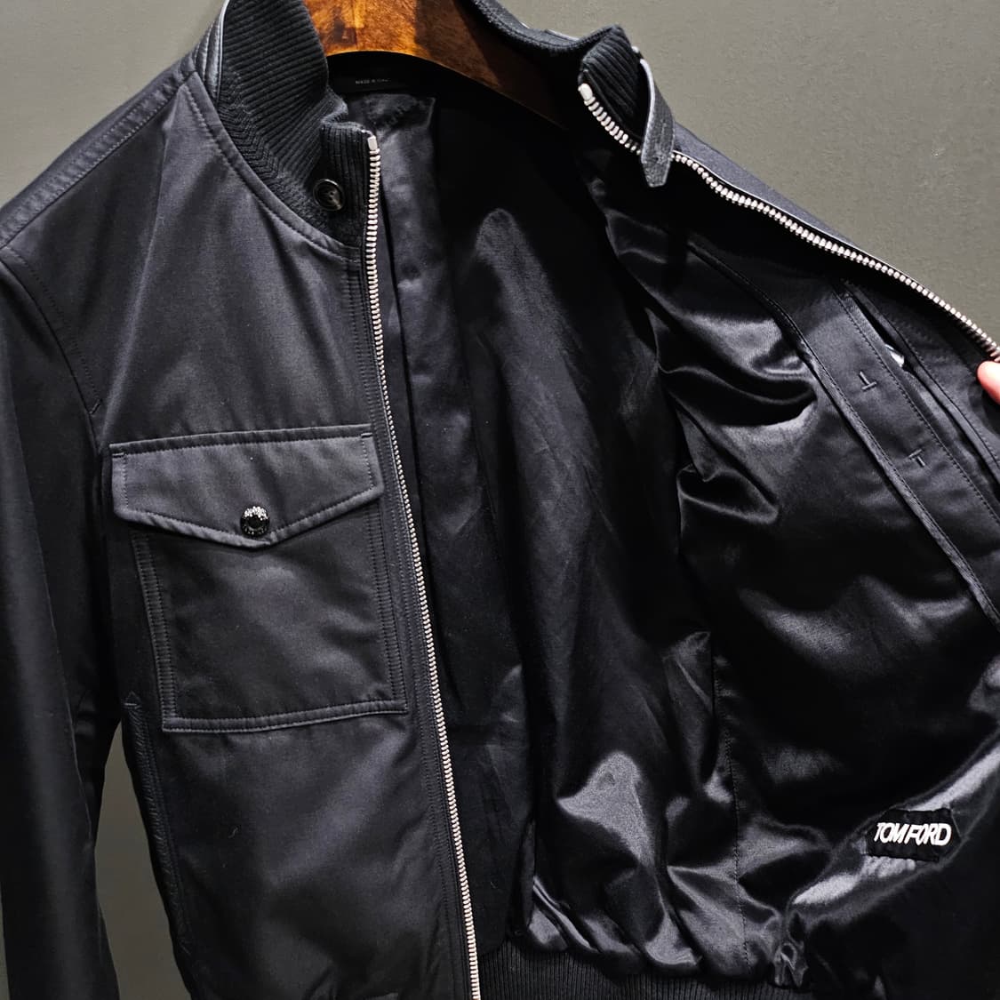 톰포드 레더트리밍 코튼 포켓 실크 트윌 봄버 자켓 상품이미지6