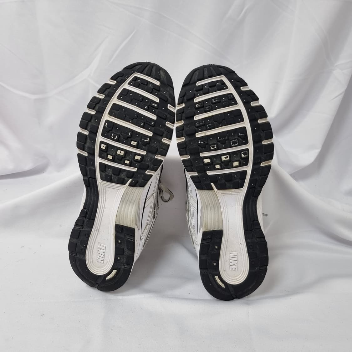 250 나이키 p 6000 화이트 메탈릭 스니커즈 상품이미지5