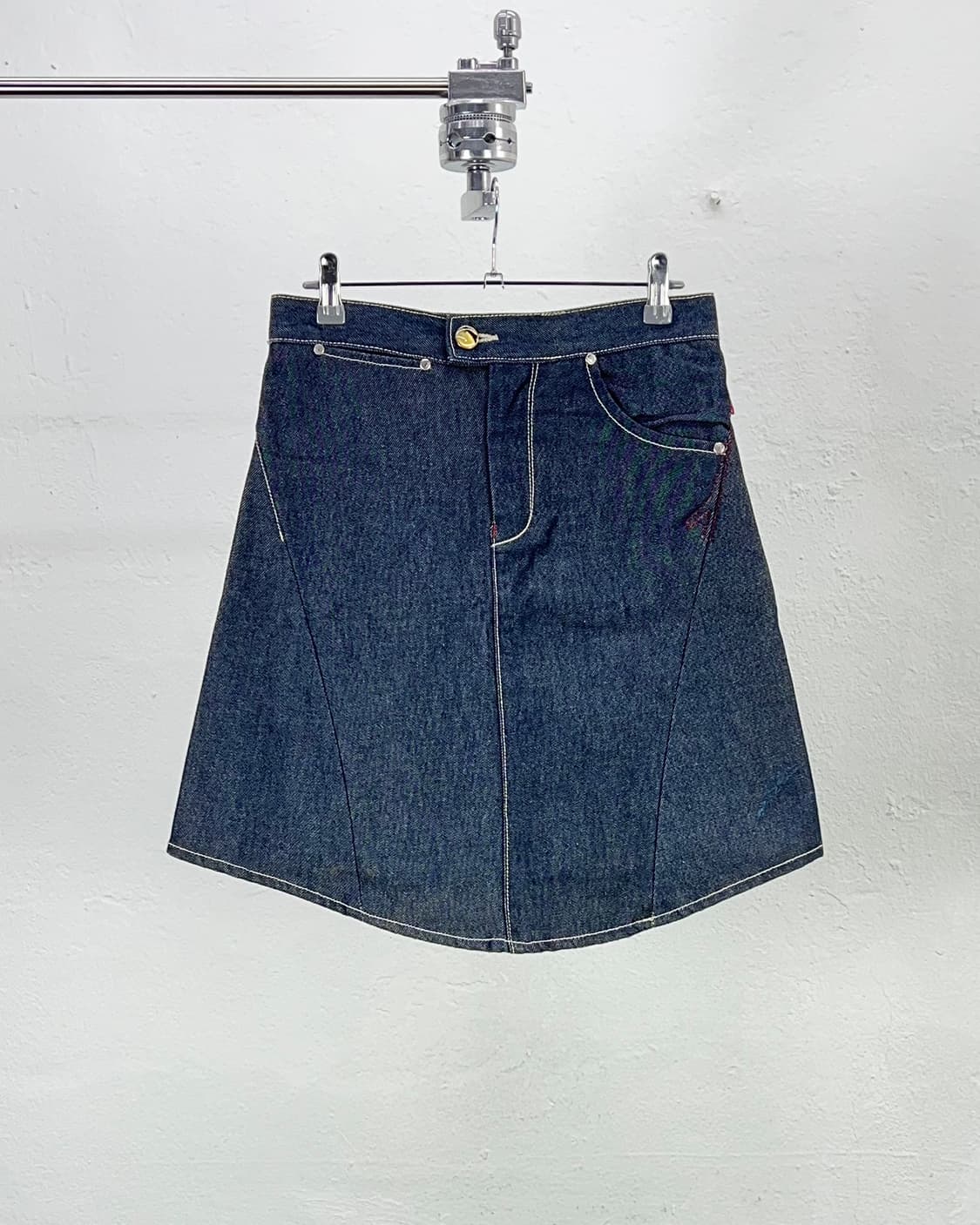 리바이스 엔지니어드 플리츠 데님 미디 스커트 상품이미지1