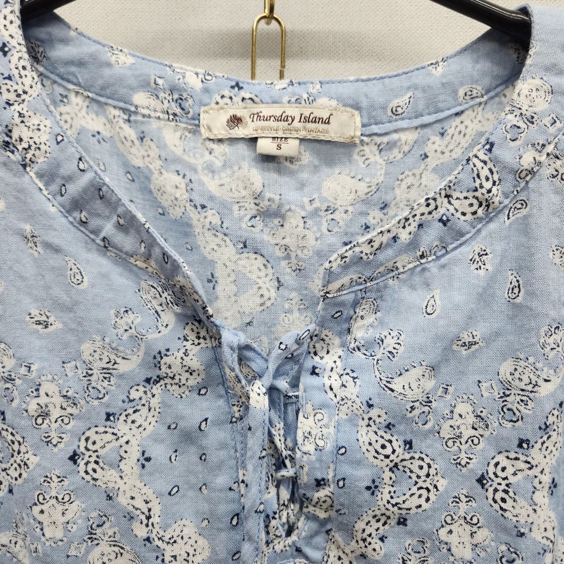 써스데이아일랜드 페이즐리 패턴 민소매 블라우스 S(M) 상품이미지4