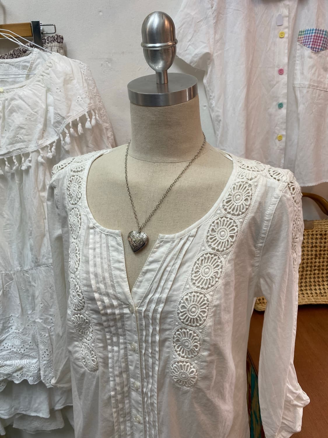 유럽빈티지 펀칭블라우스 상품이미지2