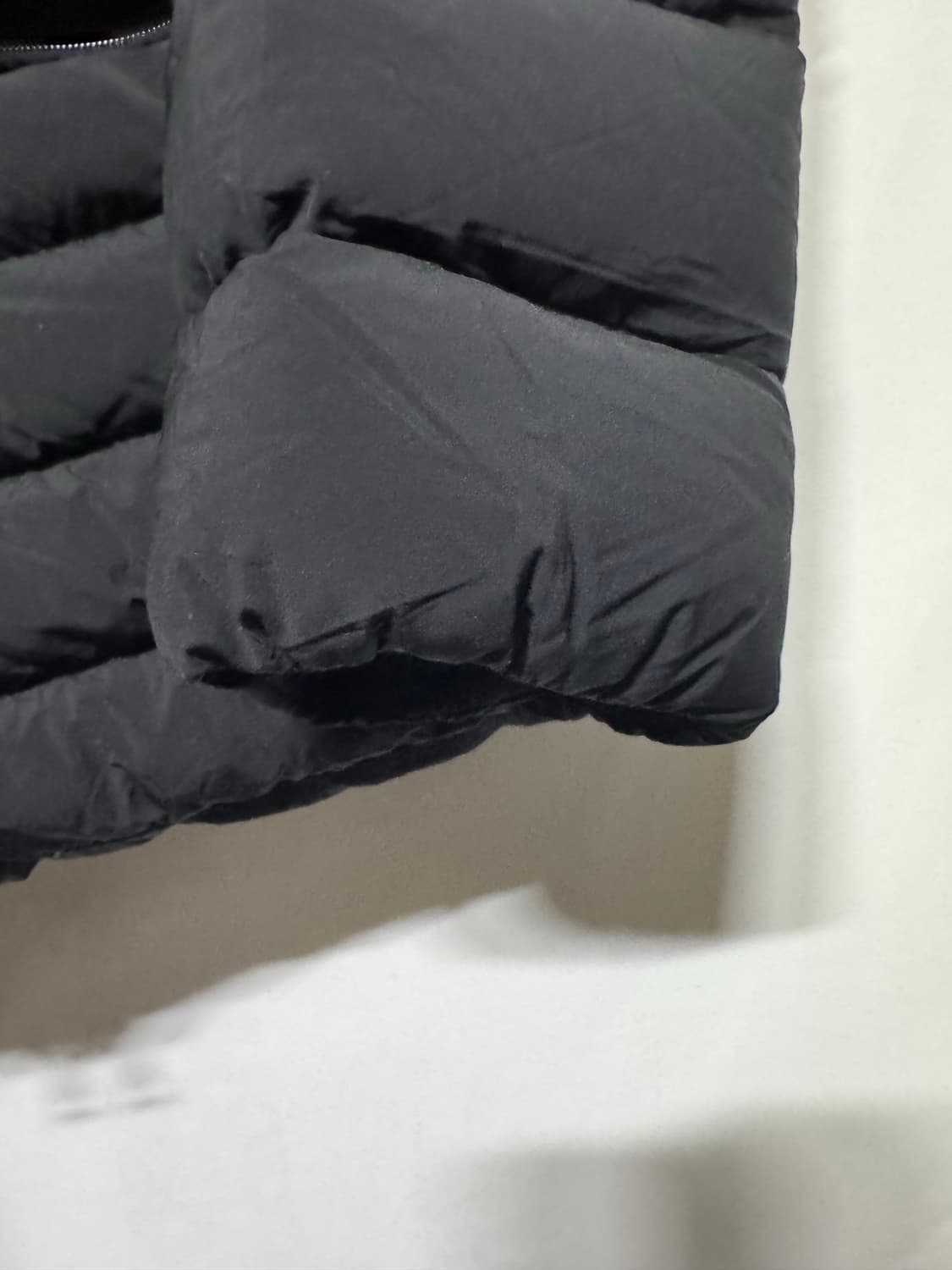 1 몽클레어 아이네이 다운 패딩 상품이미지3