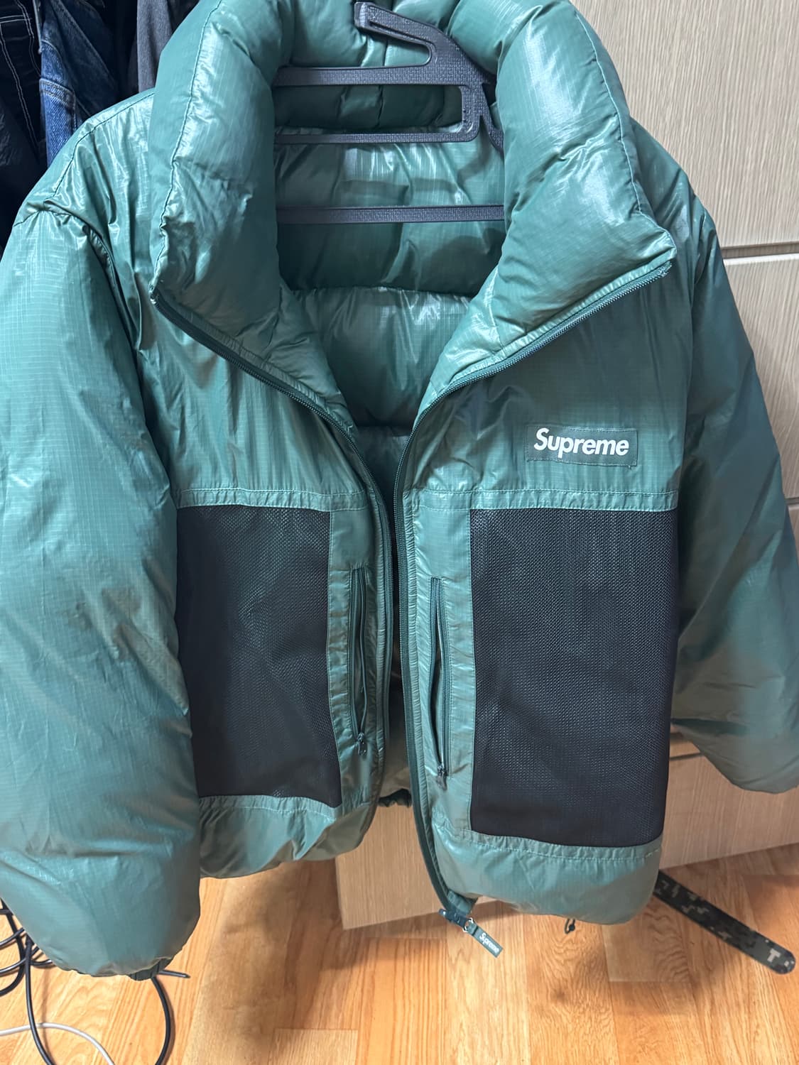 슈프림 리버시블 페더웨이트 다운 퍼퍼 자켓 올리브 - 22FW 상품이미지3