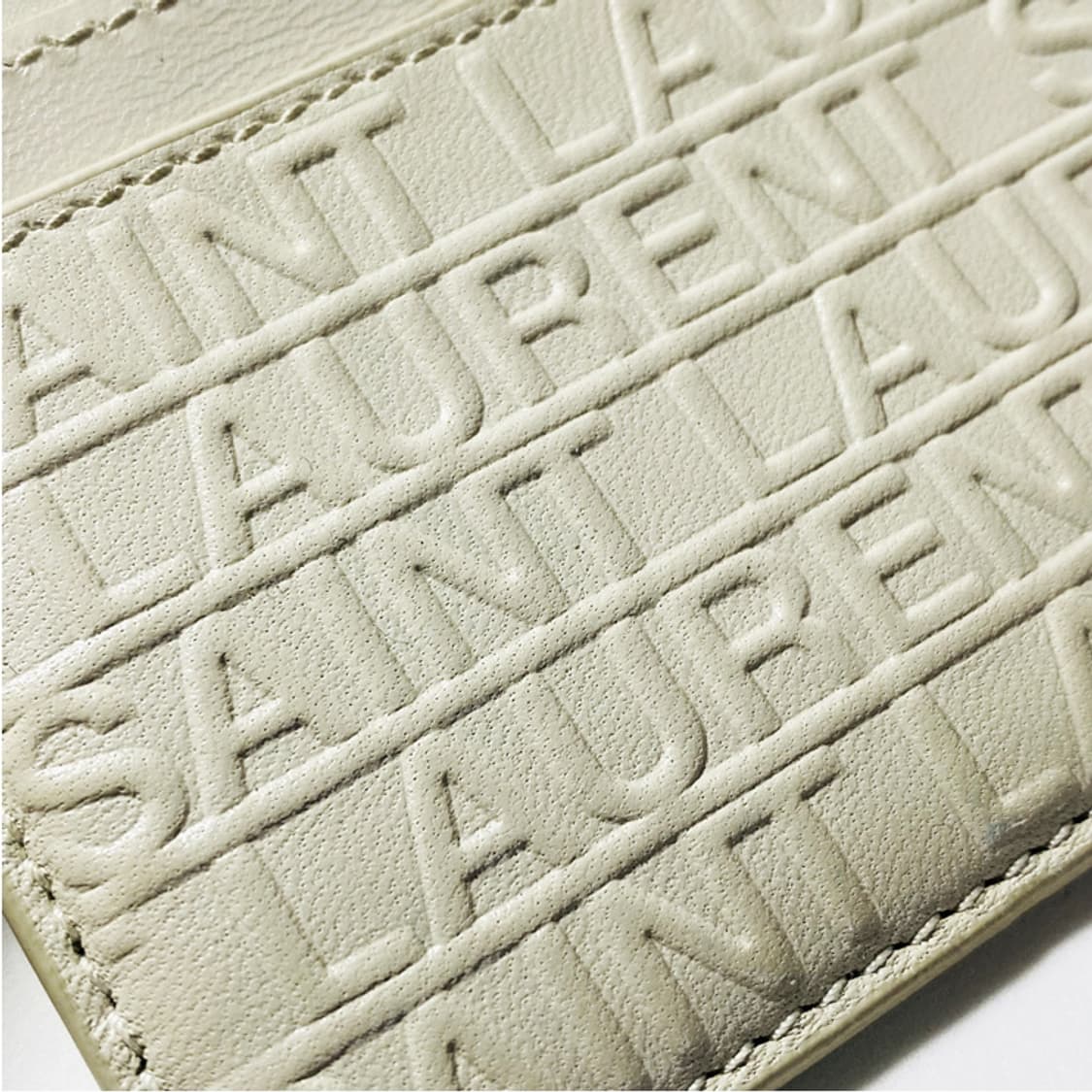 [정품] SAINT LAURENT 생로랑 로고 엠보스드 소가죽 카드지갑 상품이미지3
