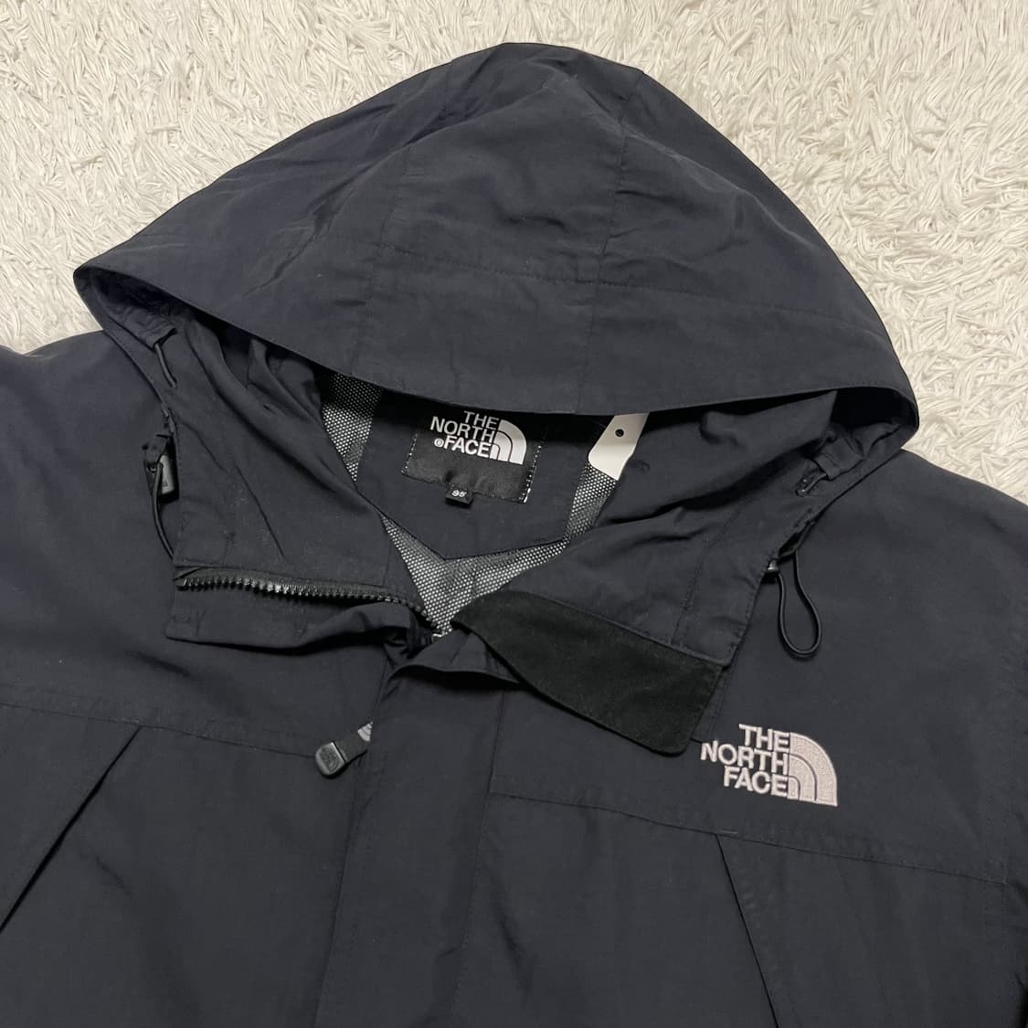 The North Face black windbreaker 상품이미지5