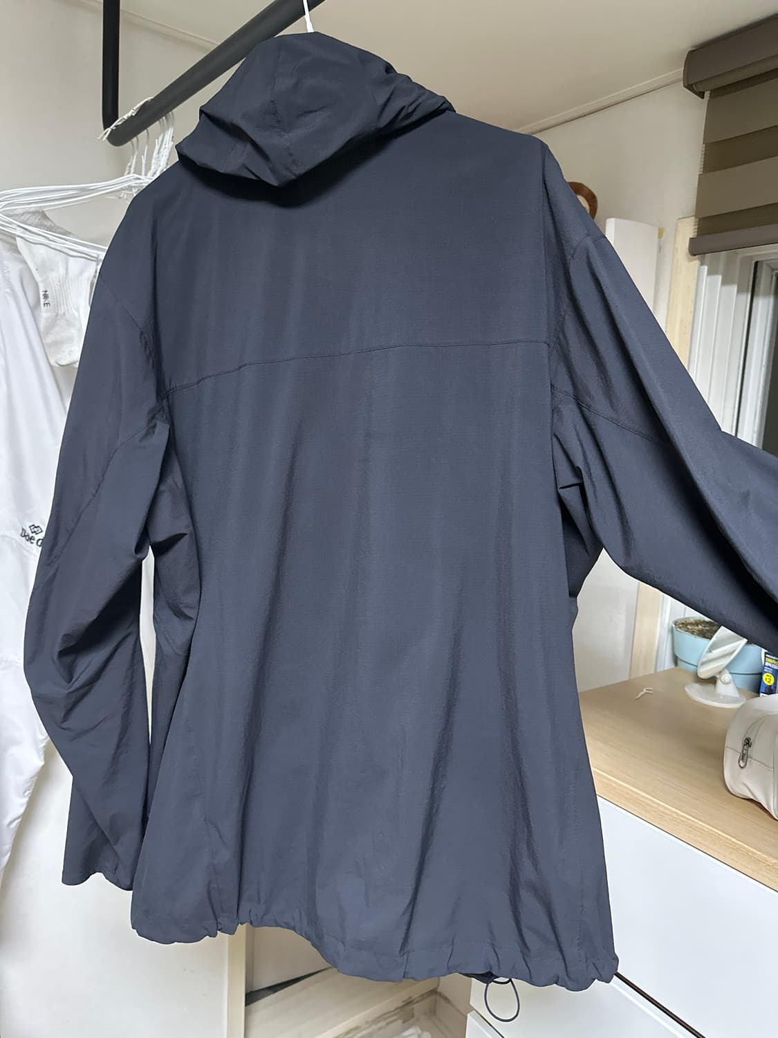 아크테릭스 바람막이 스쿼미시 후디 블랙 사파이어 상품이미지2