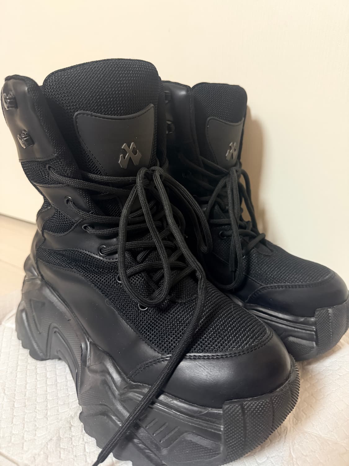 YEEL 부츠 240 사이즈 판매합니다 상품이미지1