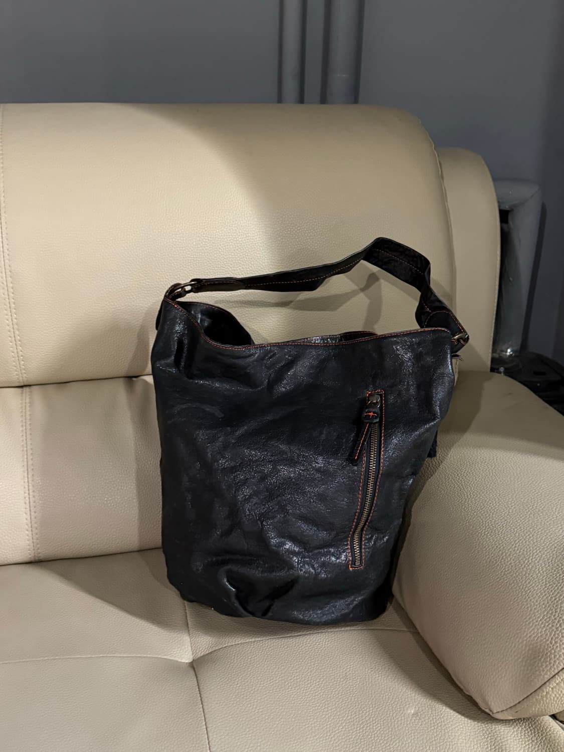 Stitch point zipper leather shoulder bag 상품이미지2