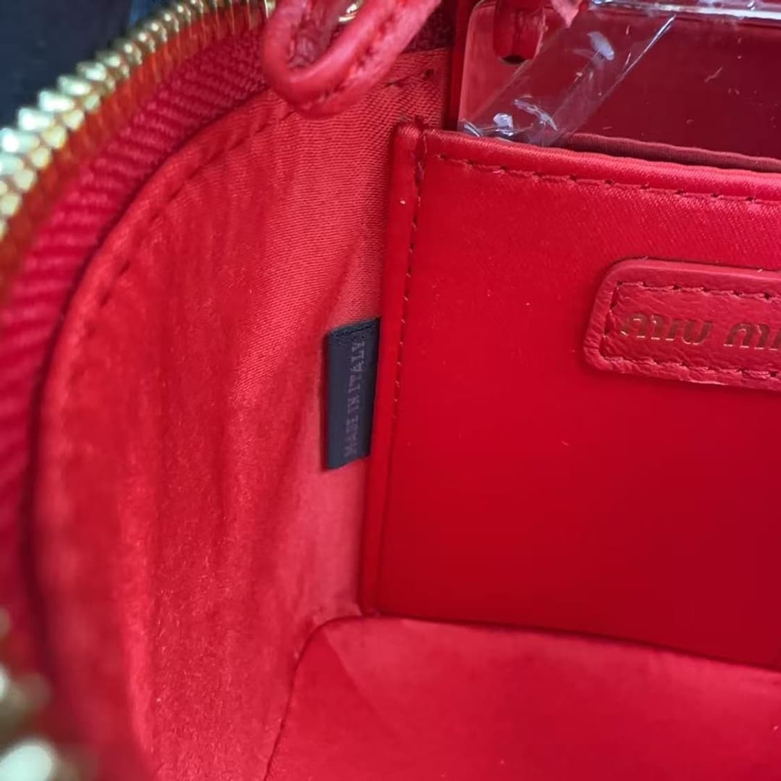 미우 미우 마테라쎄 나파 레더 마이크로 숄더백 레드 상품이미지7