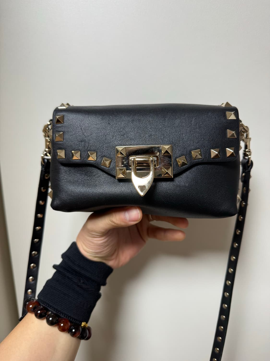 발렌티노 가라바니 락스터드 미니 크로스백 상품이미지1