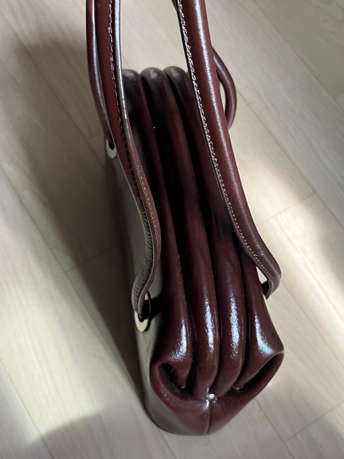 오소이 써클 브로트백 브라운 상품이미지3