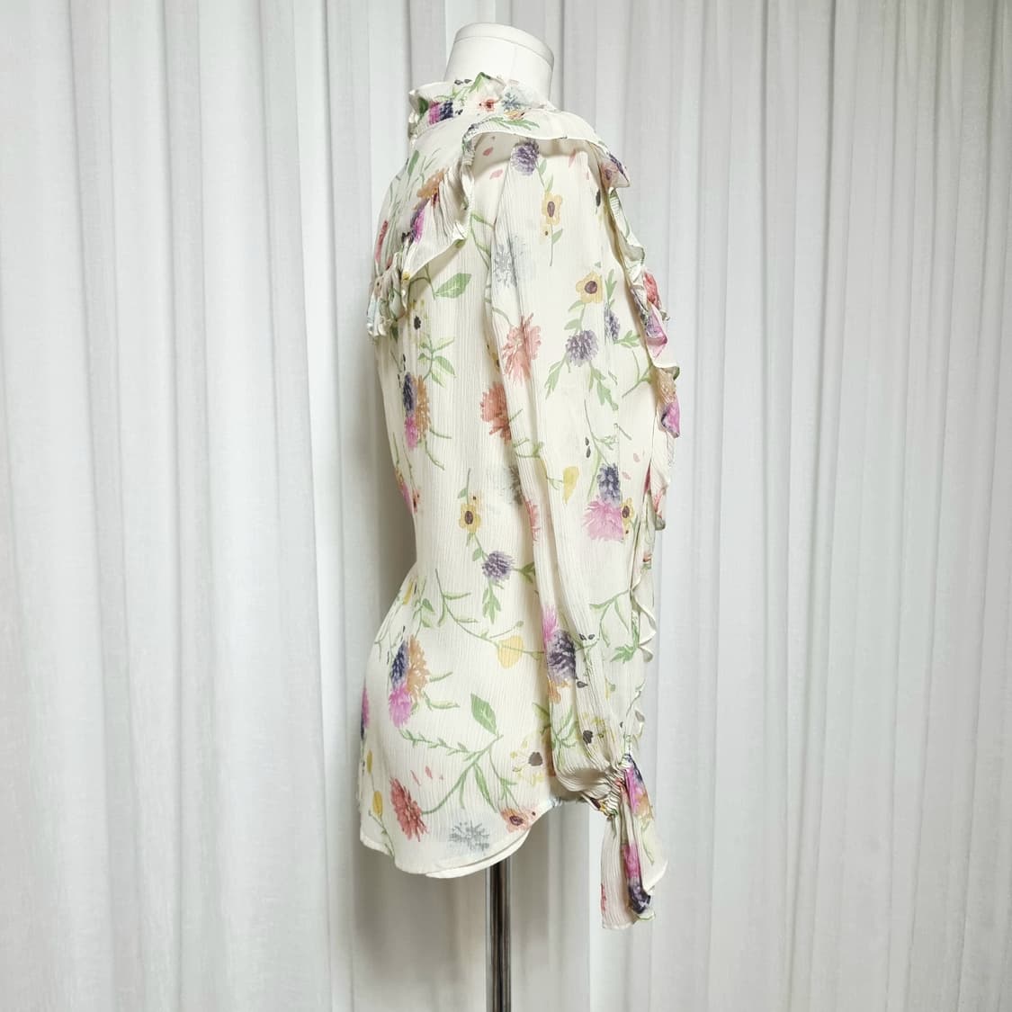 질스튜어트 실크100% 프릴 러플 블라우스 (55-날씬66) 상태최상 상품이미지4