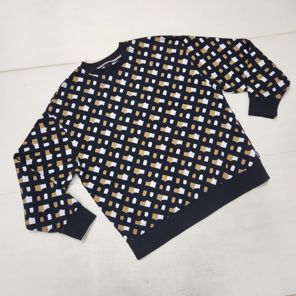 정품 보스 남성 여성 모노그램 맨투맨 티셔츠 XL  상품이미지2