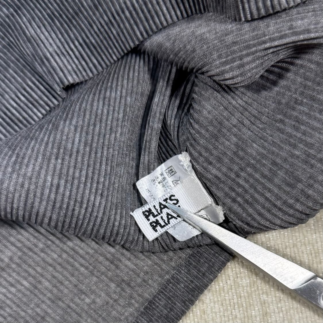 Pleats Please Gray Short Top  상품이미지5