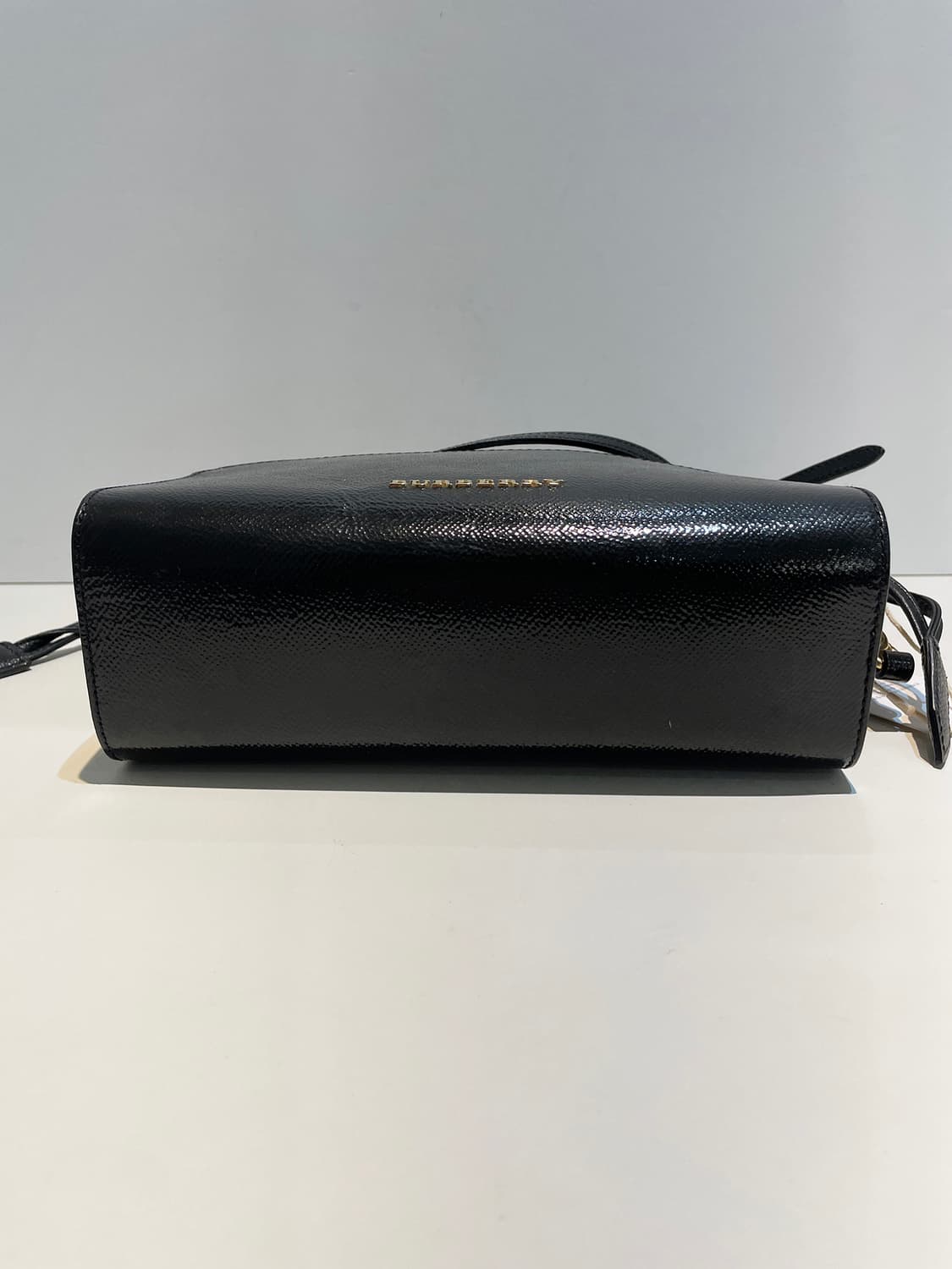 버버리 리톨 크러시 드로스트링 크로스백 A1530 상품이미지4