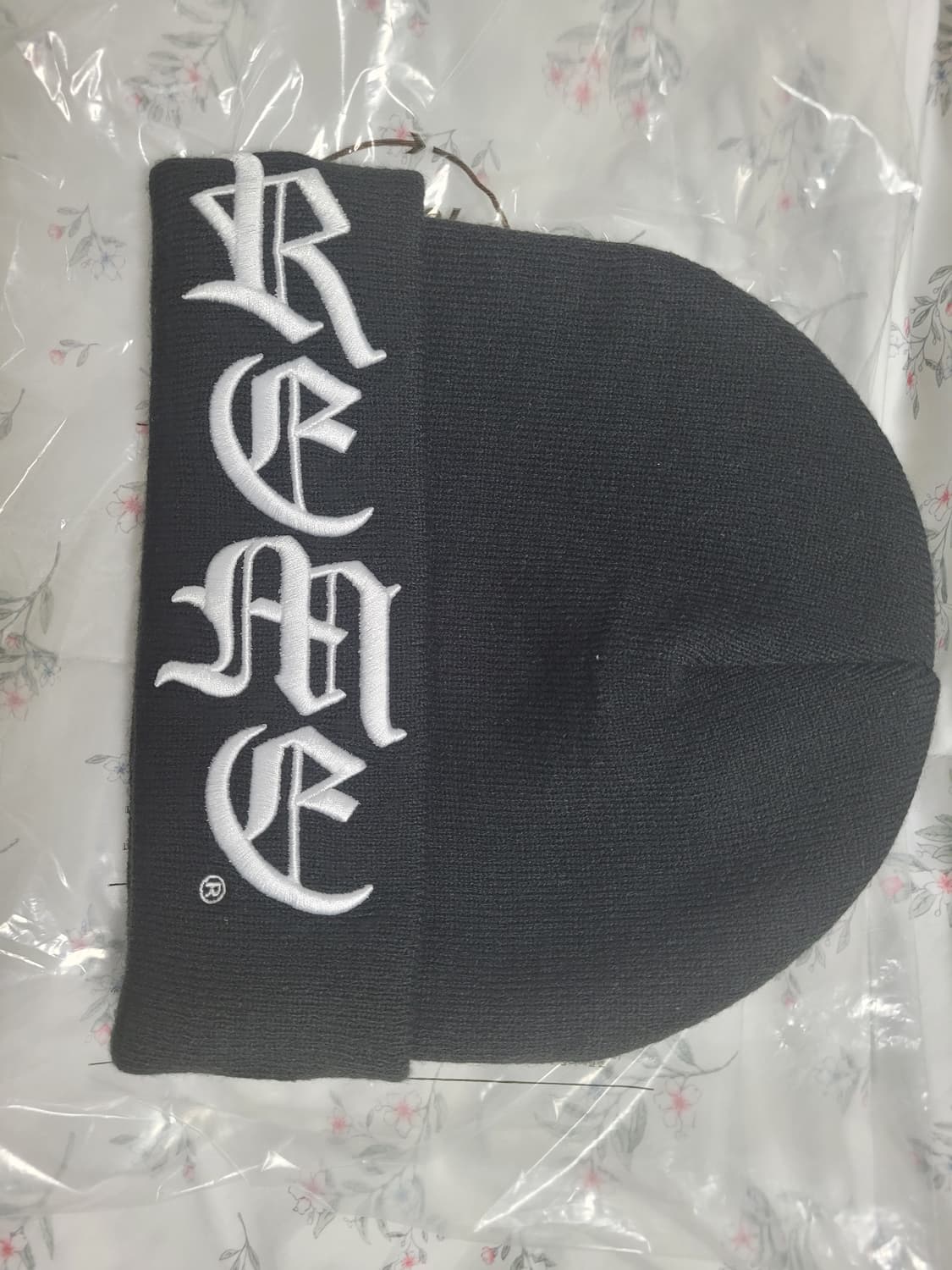 슈프림 뉴에라 블랙레터 비니  상품이미지2