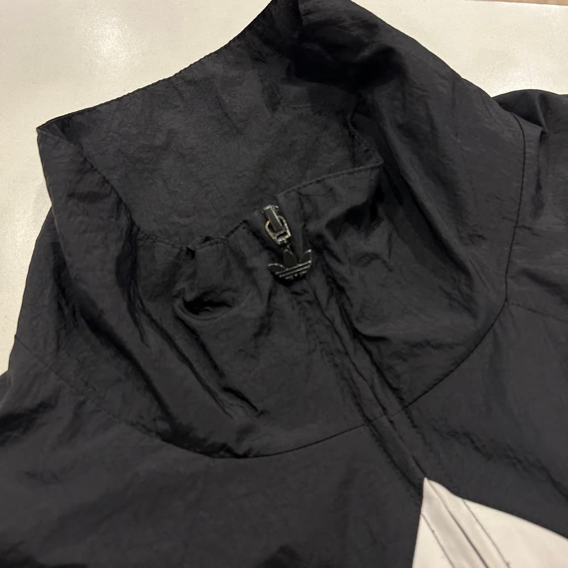 [L] 아디다스 블랙 트레포일 바람막이 자켓 상품이미지5