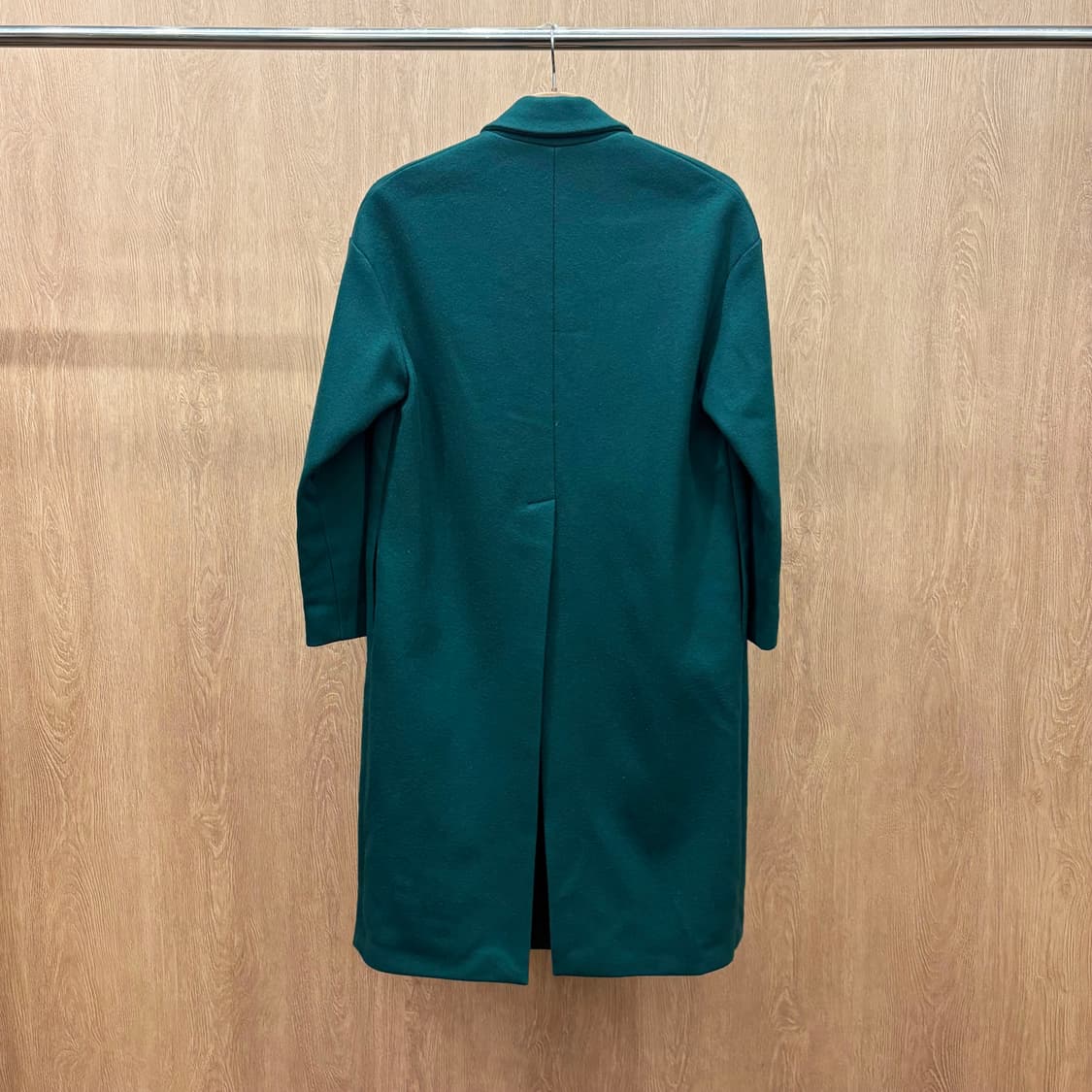 에리카 까발리니 롱 코트 클래식 노치드 라펠 싱글 버튼 슬릿 디테일 그린 상품이미지3
