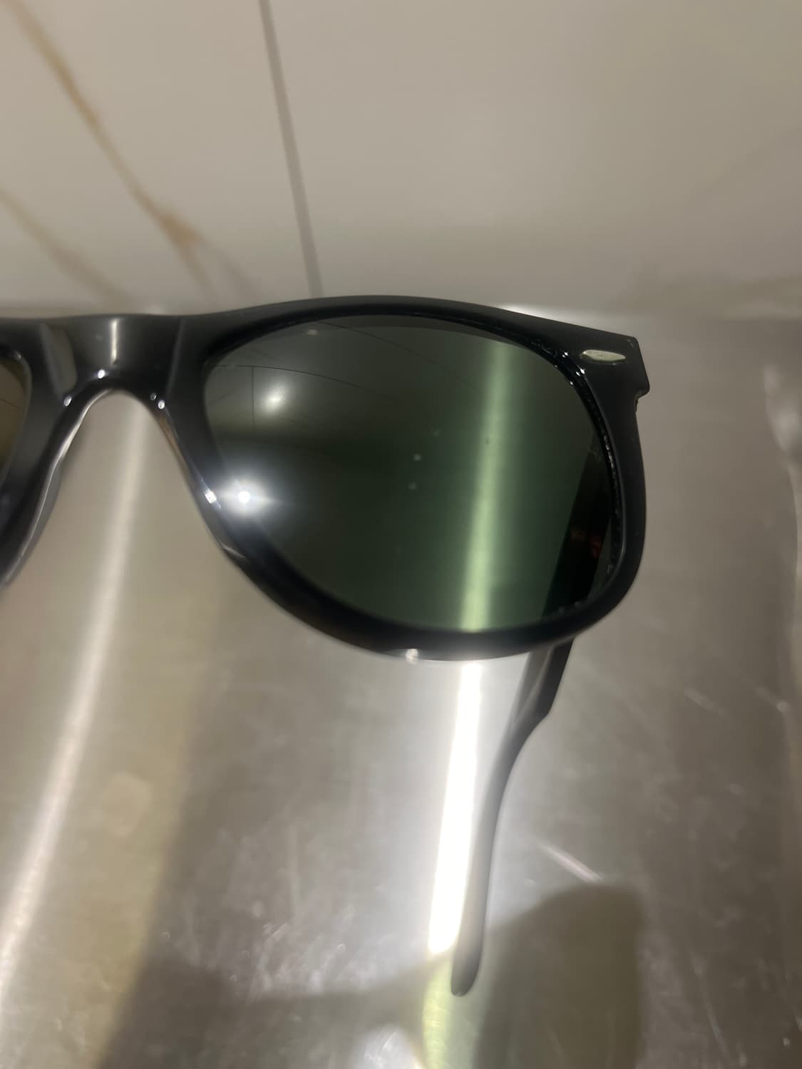 레이벤의 모델 웨이페어러 RB2140-A 901 54 사이즈 팝니다 상품이미지4