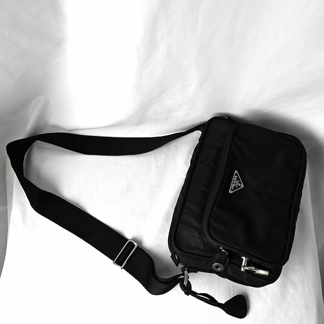 [정품 PRADA] 프라다 나일론 크로스백 카메라백 남녀공용 상품이미지1