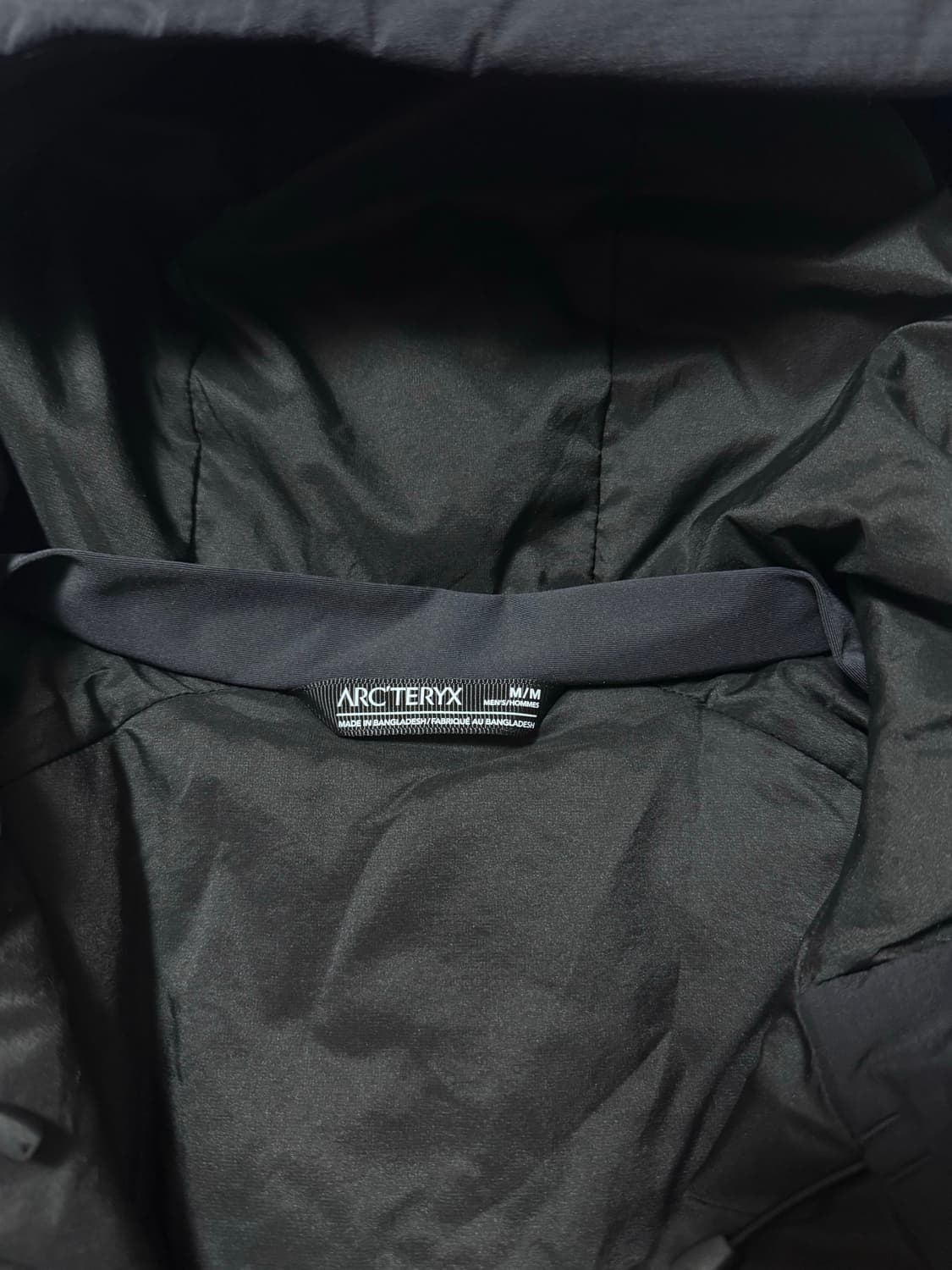 아크테릭스 x 빔즈 아톰 AR 후디 블랙 골드 상품이미지7