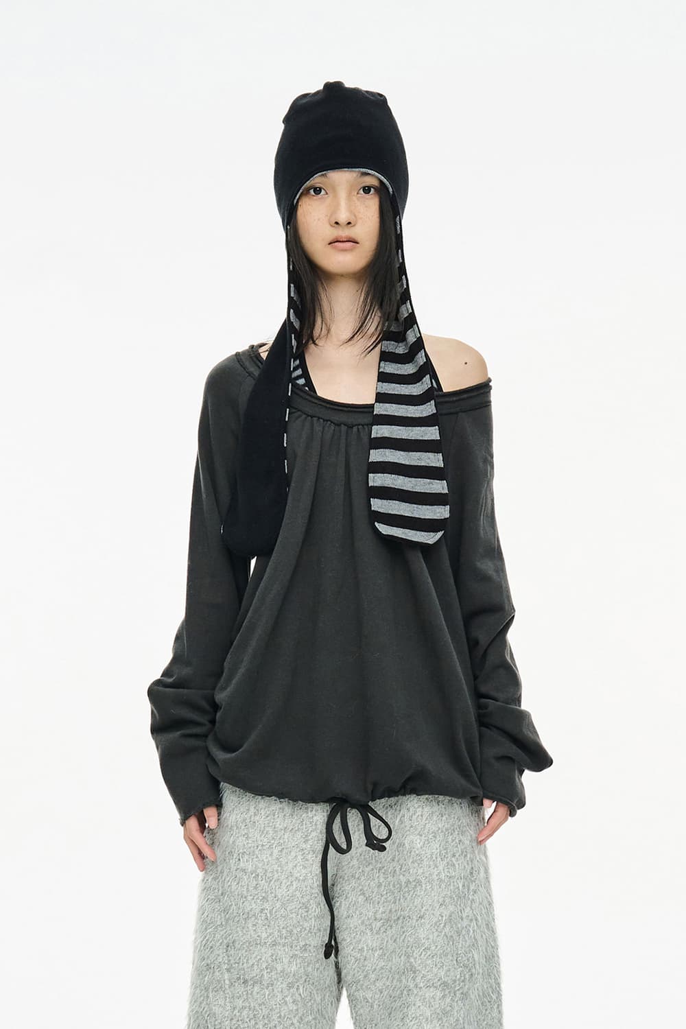 세릭 round hem string top 차콜 상품이미지1