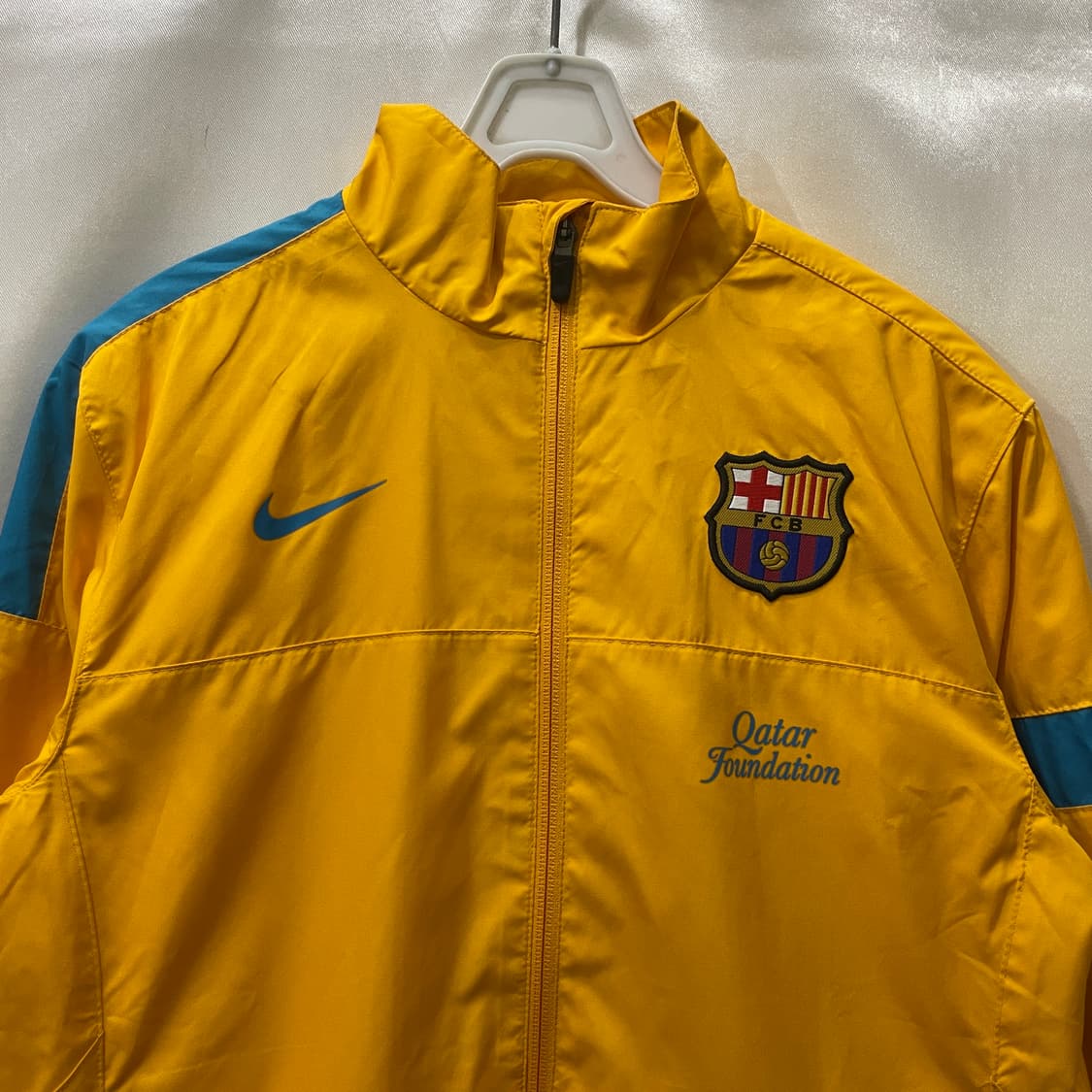나이키 바르셀로나 노랑 윈드브레이커 자켓 상품이미지3