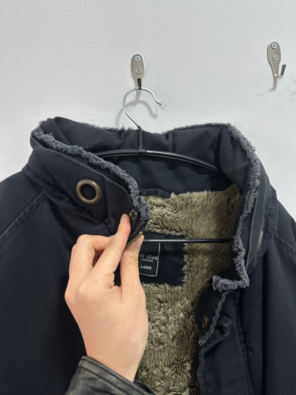 Grunge neck detail fur jacket 상품이미지4