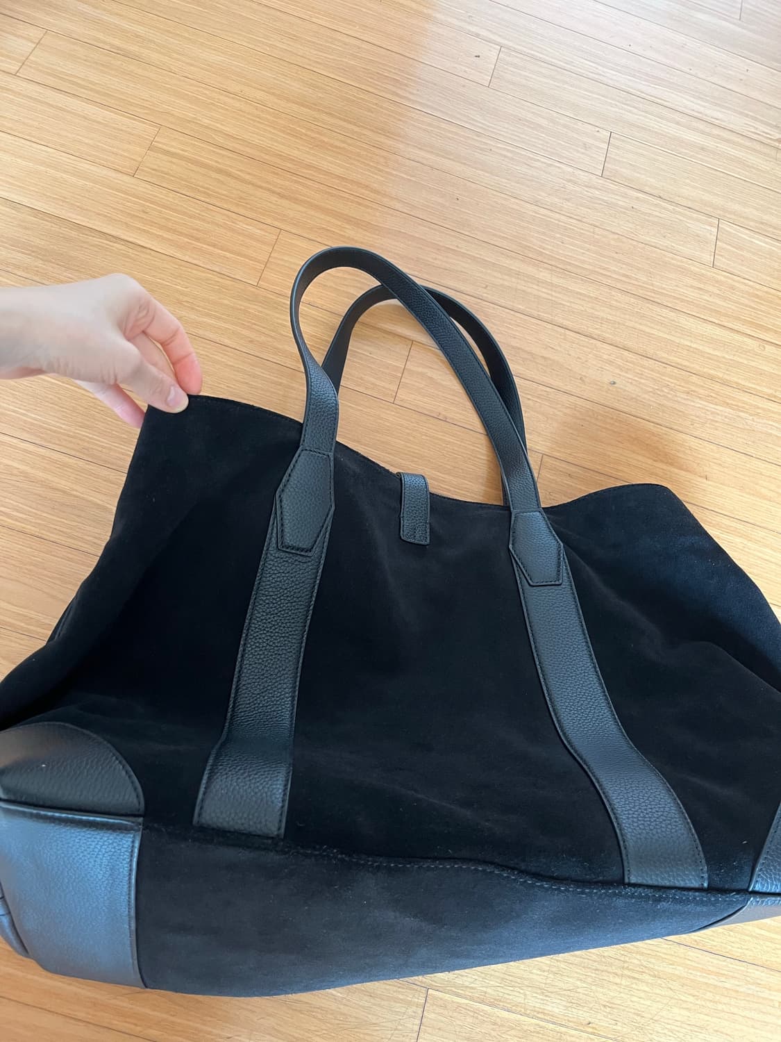 코스 위켄더 토트백(블랙 스웨이드 리얼레더) 상품이미지2