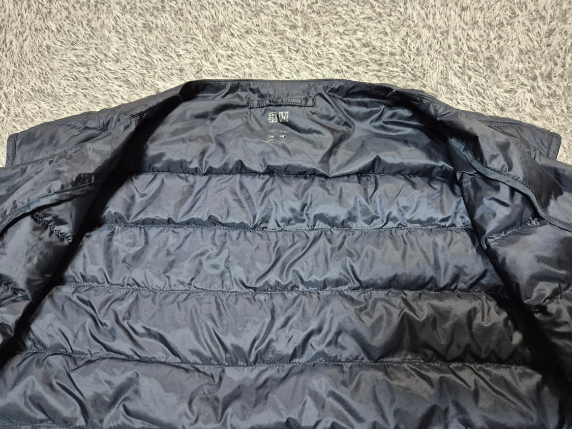 유니클로 남성 경량 다운 패딩조끼 네이비 L 상품이미지6