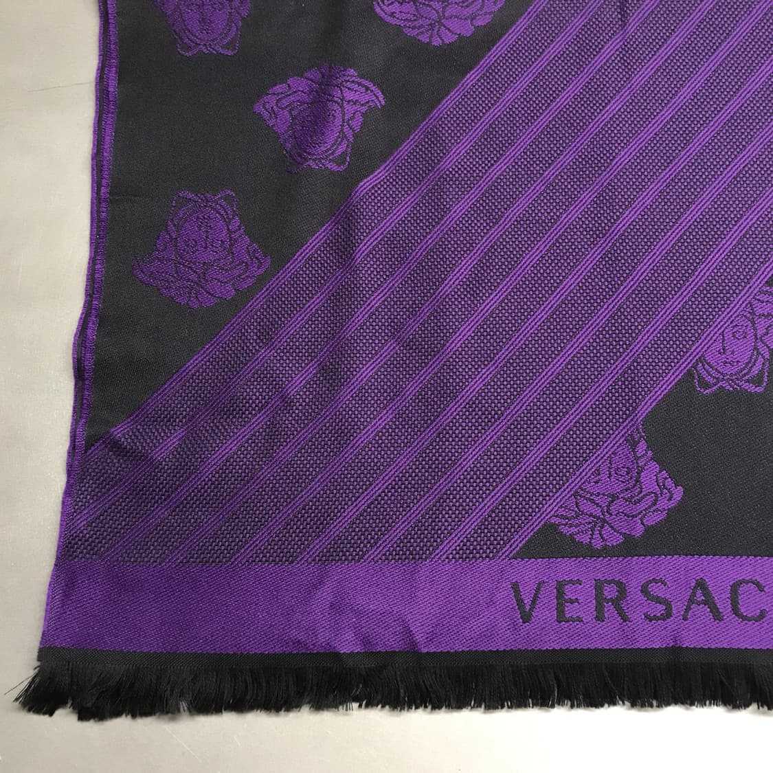 베르사체 메두사 머플러 퍼플 상품이미지3