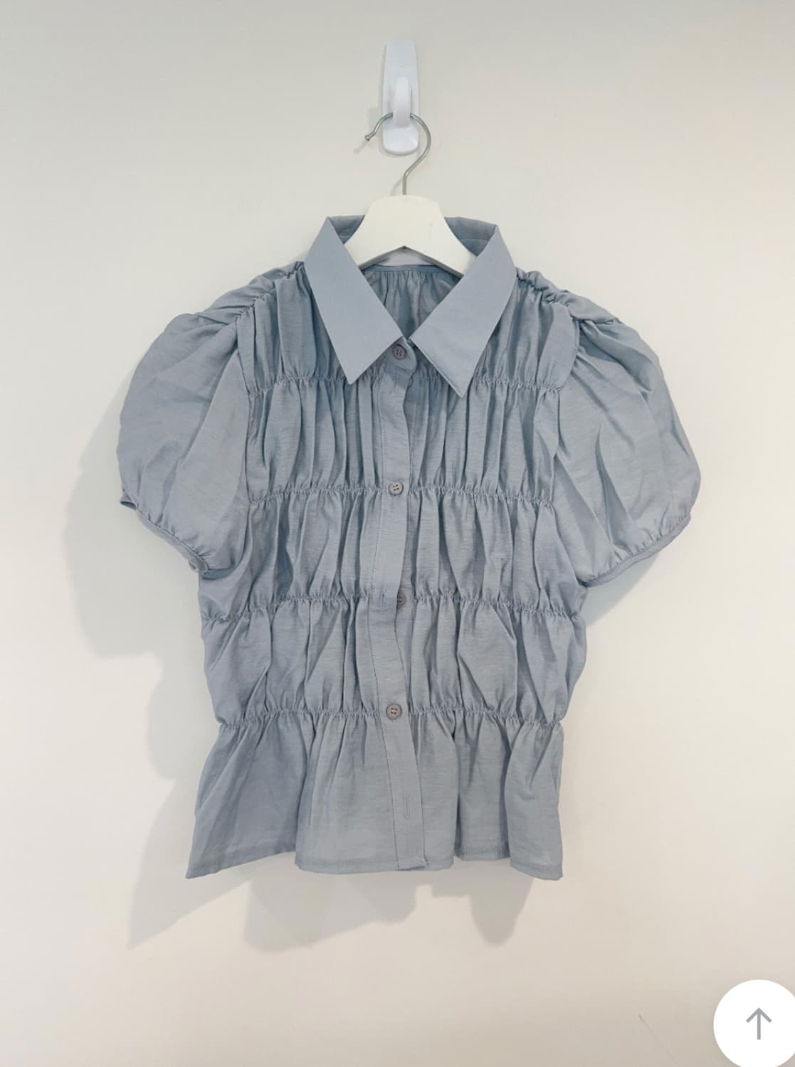 세이지블루 셔링 블라우스 상품이미지1