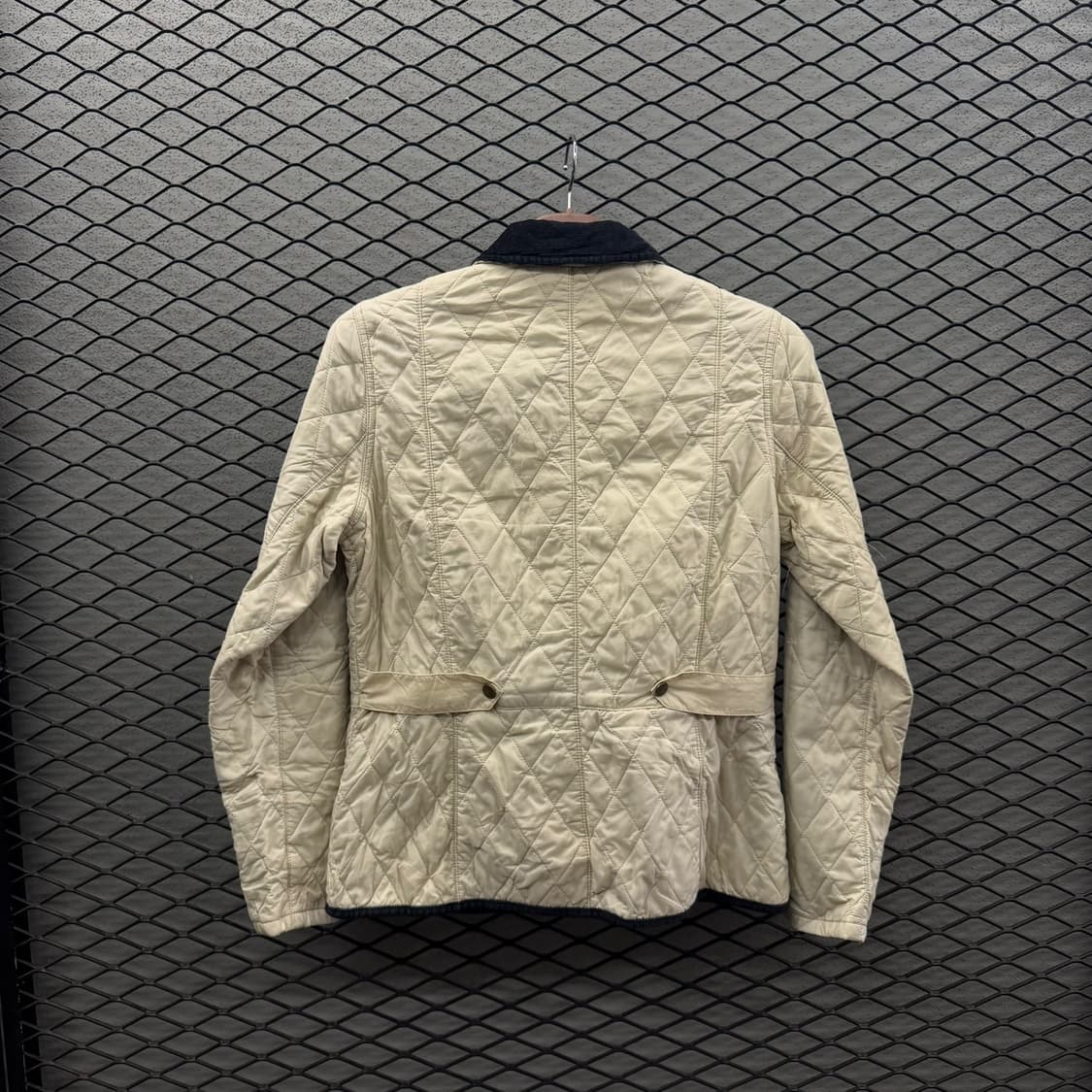 바버 코듀로이 카라 퀼팅자켓 기모안감 투포켓 금장단추 디테일 아이보리 상품이미지3