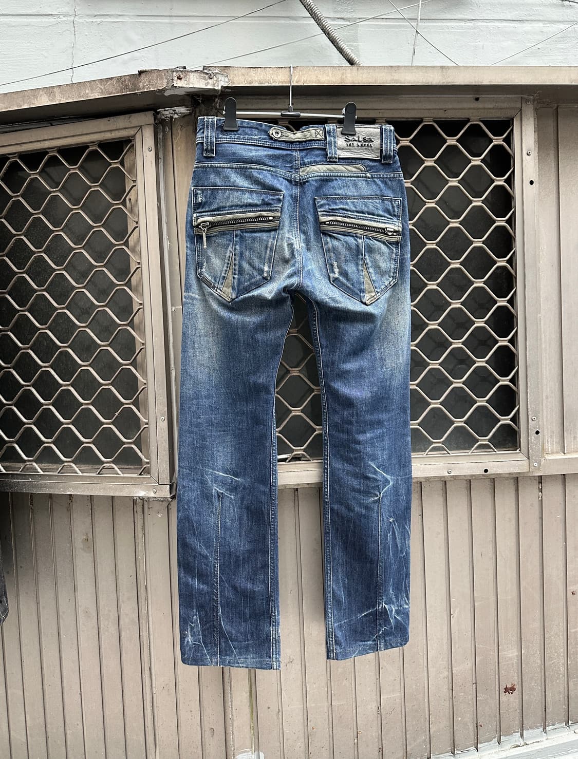 Leather detail zipper denim pants  상품이미지1