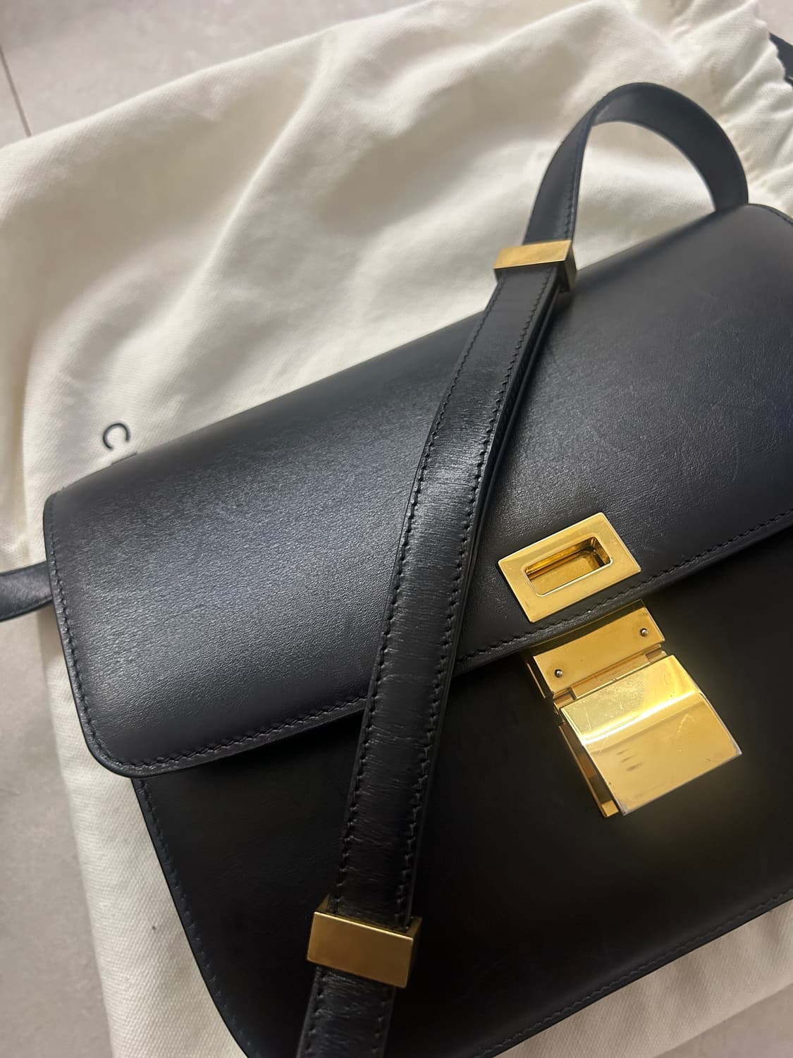 셀린느 클래식 박스 백 블랙 미디엄 금장 상품이미지9