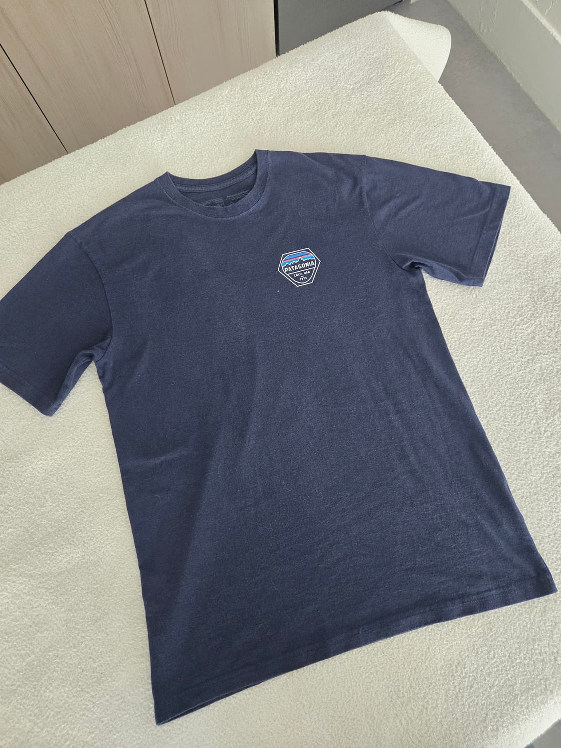 파타고니아 반팔티 네이비 리스판서빌리지 상품이미지3