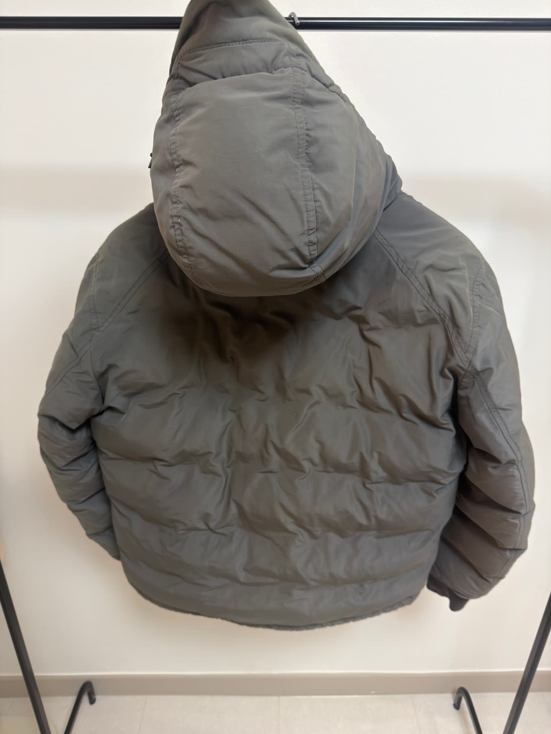 [백화점판, L] 스톤아일랜드 마이크로 랩 다운패딩 카키 그레이 상품이미지4