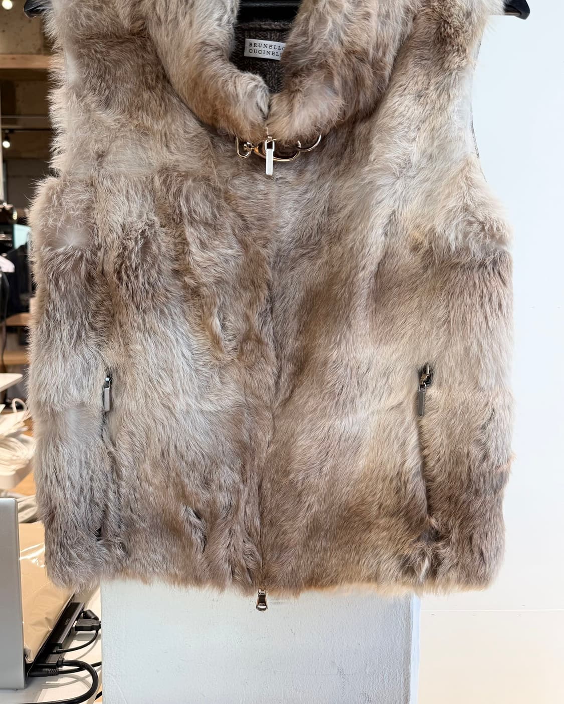 브루넬로 쿠치넬리 베이지 퍼 베스트 자켓 상품이미지6